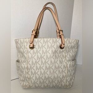 Michael Kors Jet Set Signature Large Logo Tote Bag in Vanilla